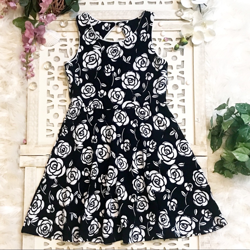 Zunie Black & White floral print dress size 12